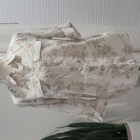 Croft & Barrow® Floral Slubbed Roll-Tab Shirt - Picture 1 of 12